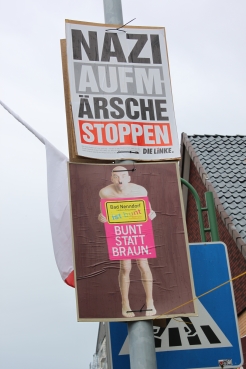 Protestplakate an der Bahnhofstraße, der Marschrote der Neonazis