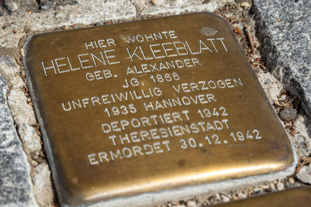 Stolperstein für Helene Kleeblatt vor dem Wohn- und Geschäftshaus der Familie Kleeblatt in Salder, Salzgitter
