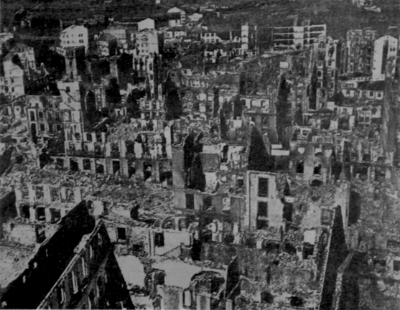 Ruinen in Gernika/Guernica nach dem Bombardement am 26. April 1937 durch Ju 52- und Heinkel 111-Maschinen, geflogen u.a. von Besatzungen, die auf den Fliegerhorsten Wunstorf und Langenhagen (Region Hannover) ausgebildet worden waren.